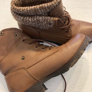 Size 9M brown booties